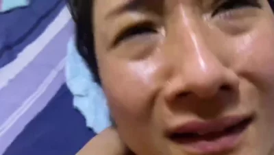 真实偷情熟女第二弹，给她点颜射瞧瞧！！